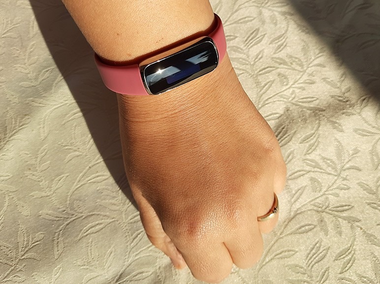 Fitbit Luxe: Schicker Fitness Tracker noch mit kleinem Manko Foto
